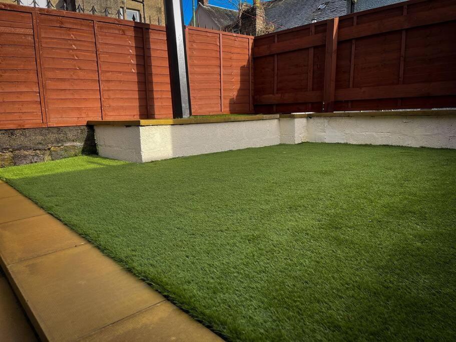 The Nook Crieff - Central 2-Bed With Garden :) Екстериор снимка